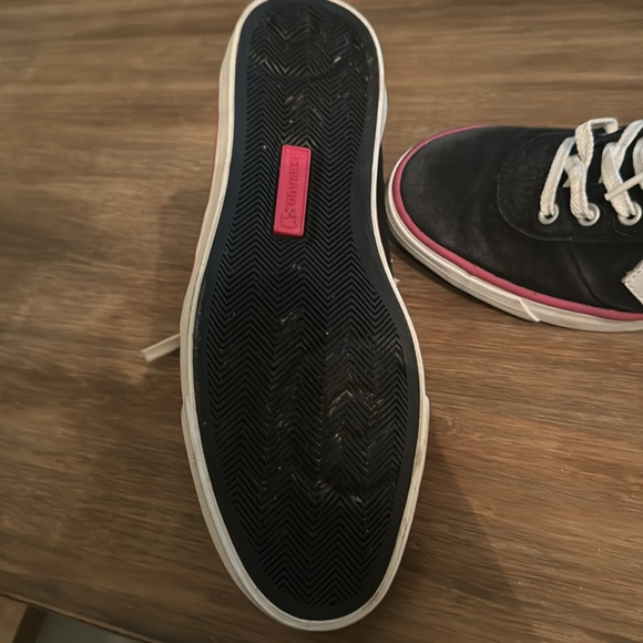 Women’s Size 8 suede like shoes. Retro look and in excellent used condition - Picture 3 of 7